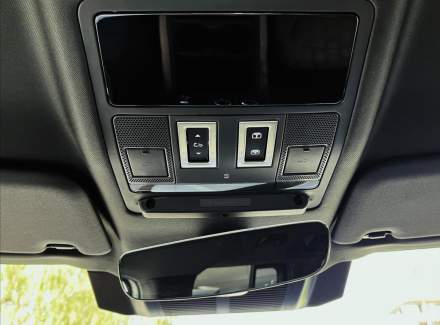 Land Rover - Defender