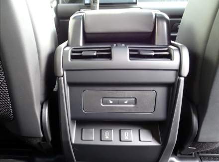 Land Rover - Defender