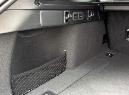 Land Rover - Range Rover Velar