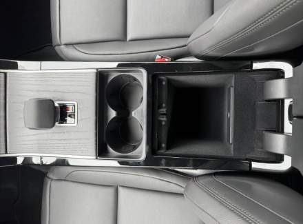 Land Rover - Range Rover Velar