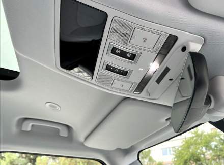 Land Rover - Defender