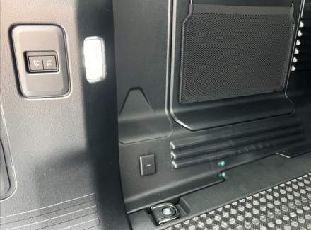 Land Rover - Defender