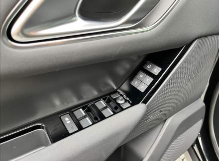 Land Rover - Range Rover Velar