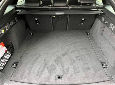 Land Rover - Range Rover Velar