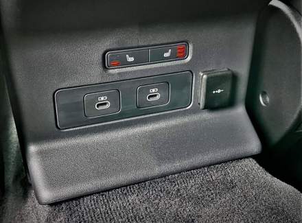 Land Rover - Range Rover Velar