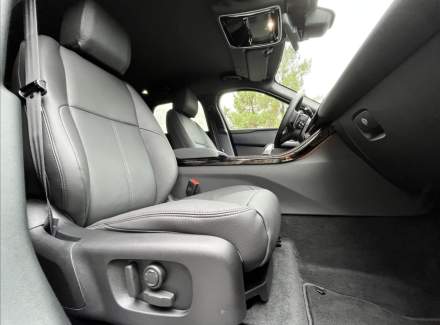 Land Rover - Range Rover Velar