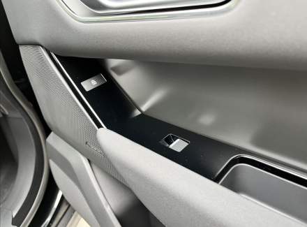 Land Rover - Range Rover Velar