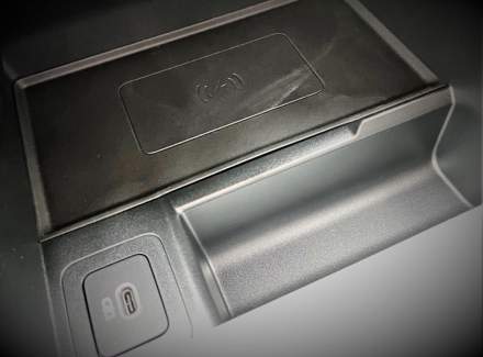 Land Rover - Range Rover Velar