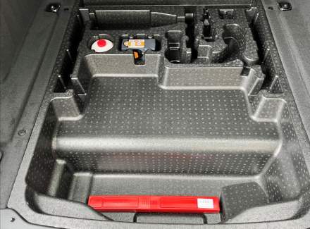 Land Rover - Range Rover Velar