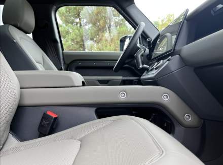 Land Rover - Defender