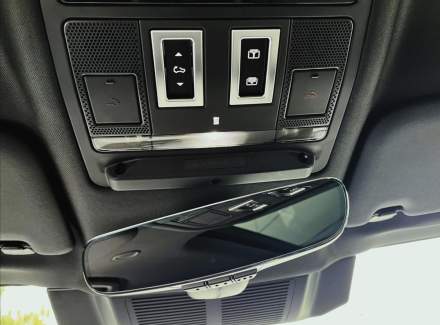 Land Rover - Defender