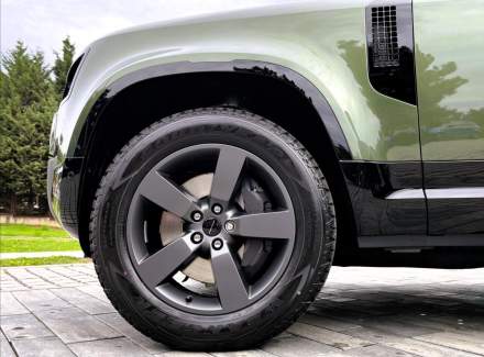 Land Rover - Defender