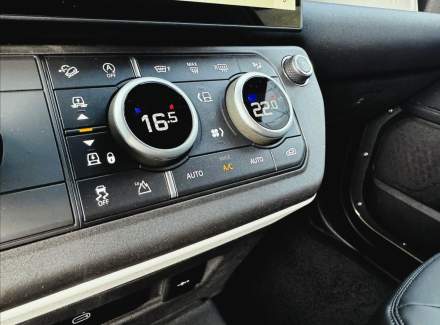 Land Rover - Defender