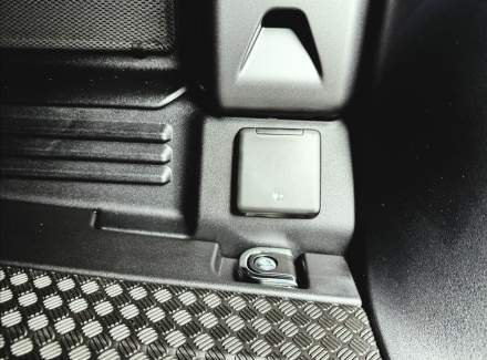 Land Rover - Defender