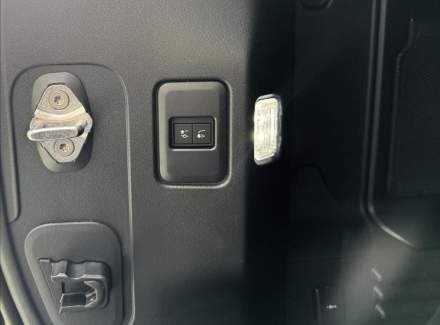 Land Rover - Defender