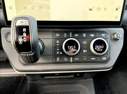 Land Rover - Defender