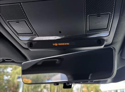 Land Rover - Defender