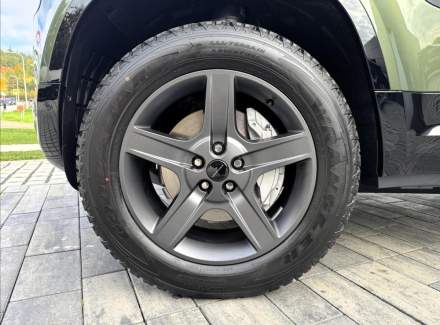 Land Rover - Defender