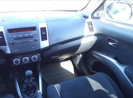 Mitsubishi - Outlander