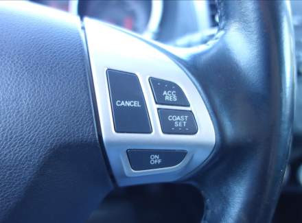 Mitsubishi - Outlander