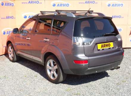 Mitsubishi - Outlander