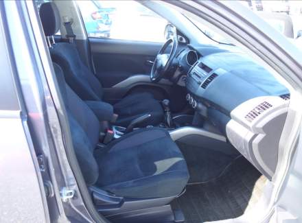 Mitsubishi - Outlander