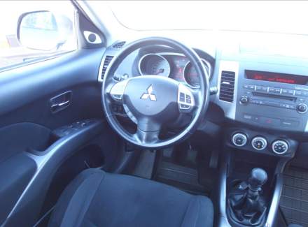 Mitsubishi - Outlander