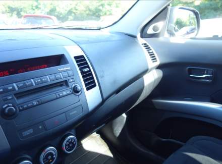 Mitsubishi - Outlander