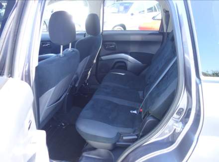 Mitsubishi - Outlander