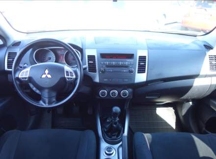 Mitsubishi - Outlander