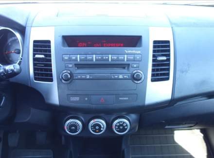 Mitsubishi - Outlander