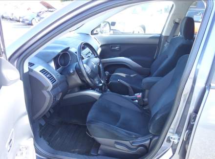 Mitsubishi - Outlander