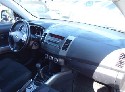 Mitsubishi - Outlander