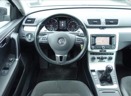 Volkswagen - Passat