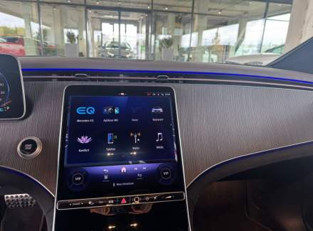 Mercedes-Benz - EQE