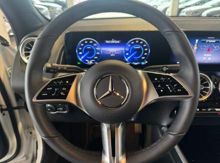 Mercedes-Benz - EQB