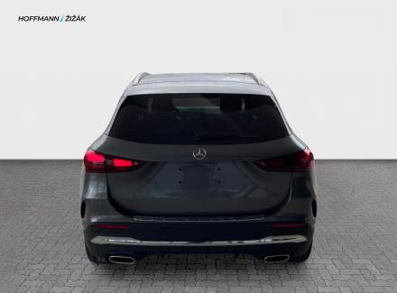Mercedes-Benz - GLA