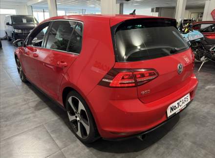 Volkswagen - Golf