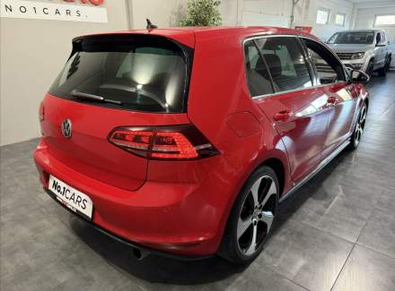 Volkswagen - Golf