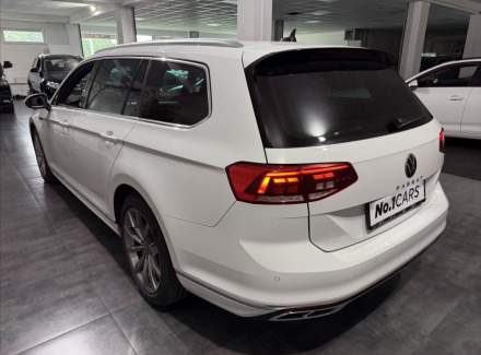 Volkswagen - Passat