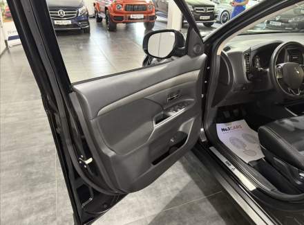 Mitsubishi - Outlander