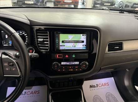 Mitsubishi - Outlander