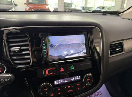 Mitsubishi - Outlander