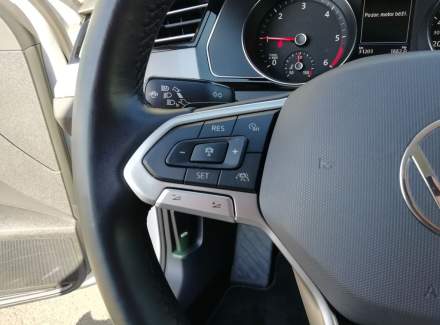 Volkswagen - Passat