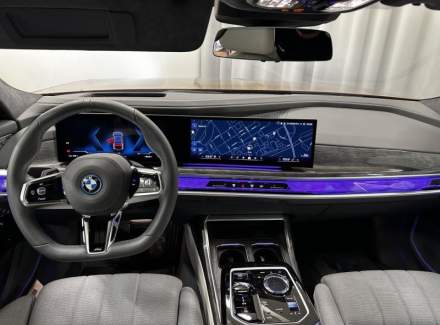 BMW - i7