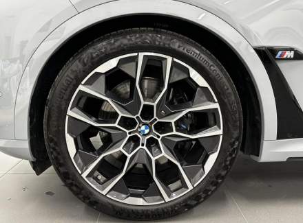 BMW - X7