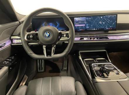 BMW - i7