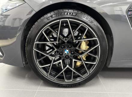 BMW - M8