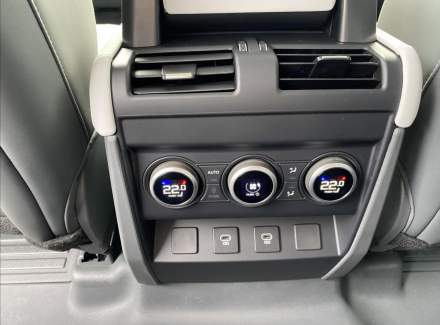 Land Rover - Defender