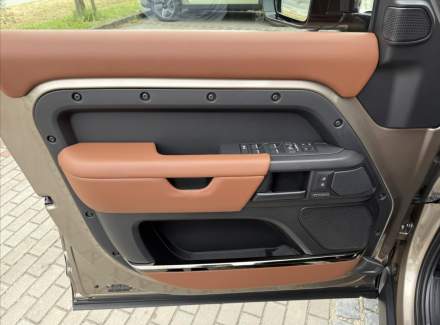 Land Rover - Defender